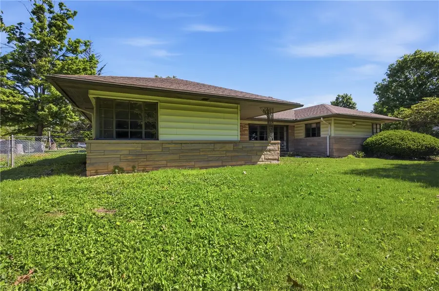 75 Grant Avenue, Charleston, IL 61920 - #2