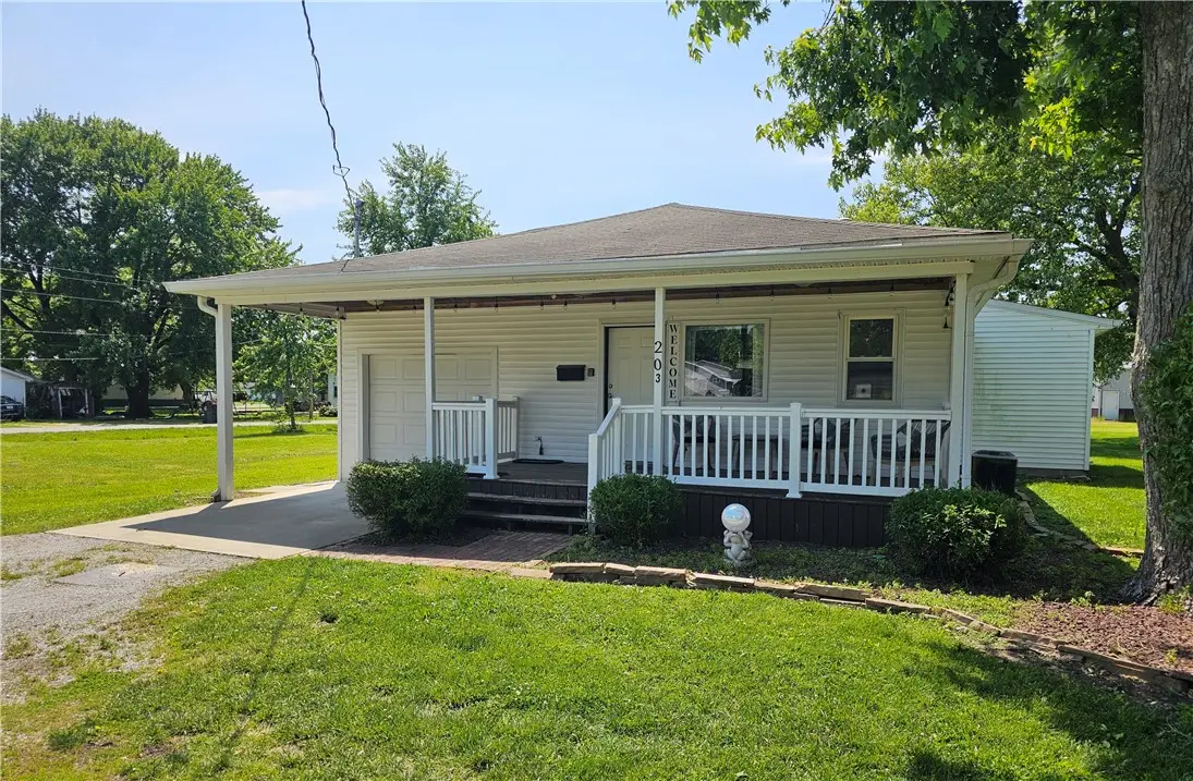 203 NW 4th Street, Casey, IL 62420 - #1