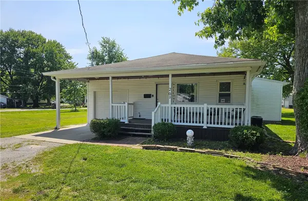 203 NW 4th Street, Casey, IL 62420
