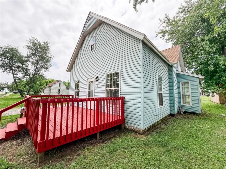 705 S Central Avenue, Casey, IL 62420 - #2