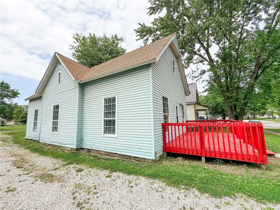 705 S Central Avenue, Casey, IL 62420 - #3