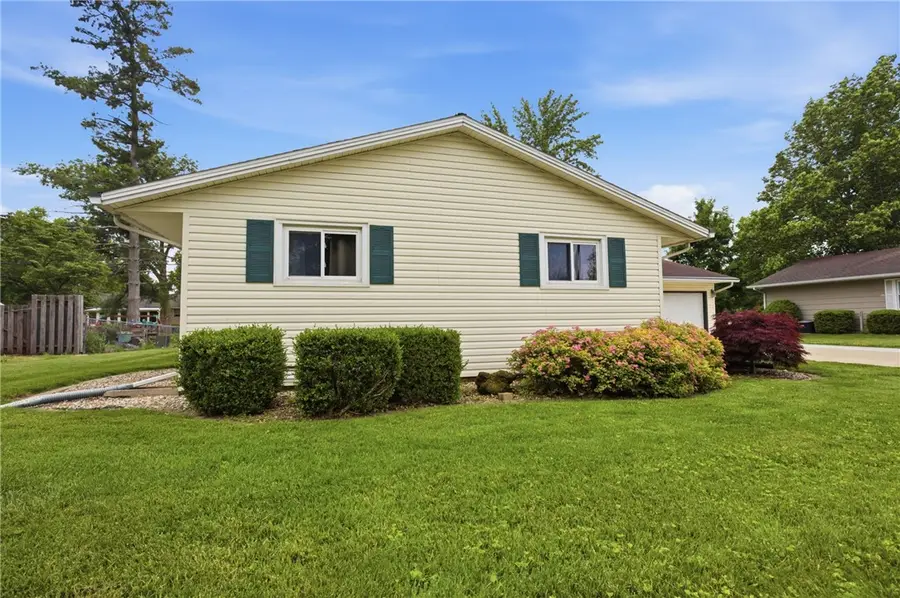 504 Taft Avenue, Charleston, IL 61920 - #3