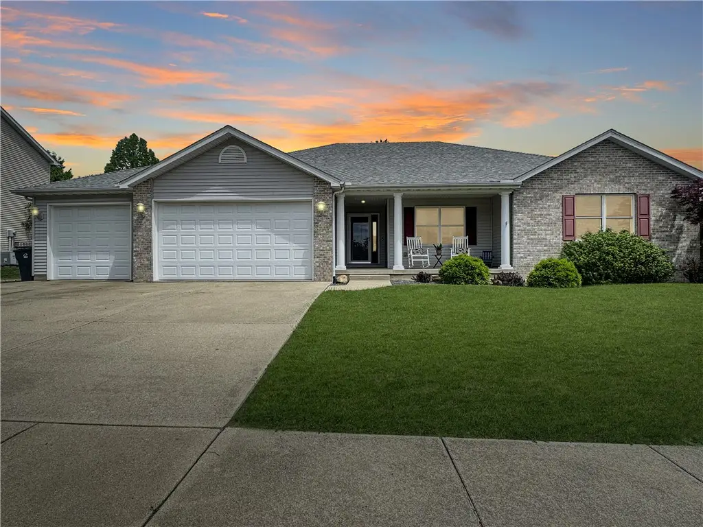 120 Lexington Circle, Mount Zion, IL 62549 - #1
