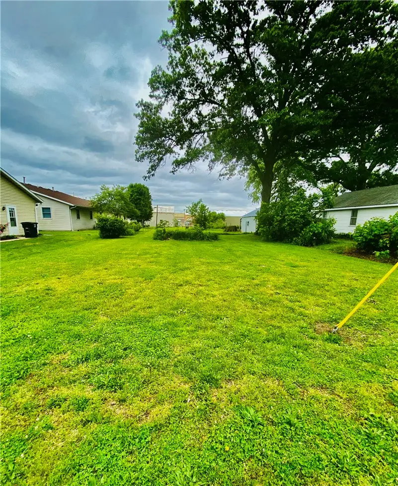 103 W Kagay Avenue, Effingham, IL 62401 - #1