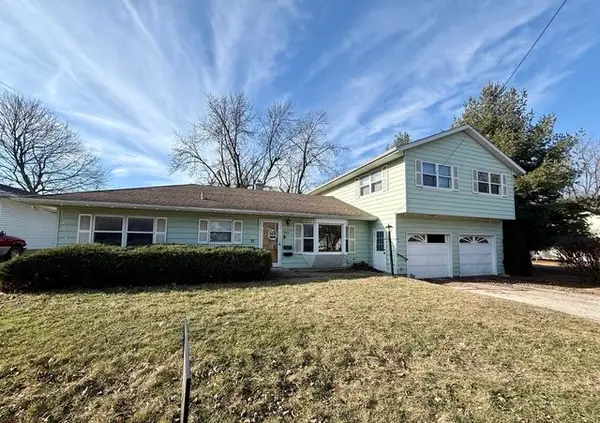 301 S Walnut Street, Clinton, IL 61727