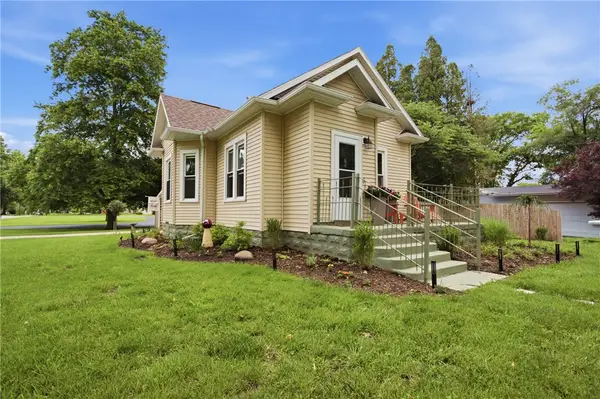 2703 4th Street, Charleston, IL 61920