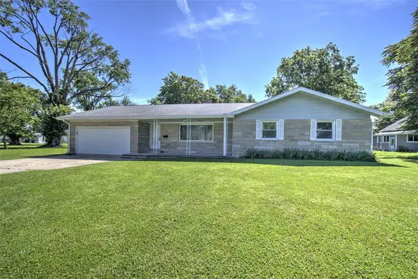 410 Elm Street, St Elmo, IL 62458