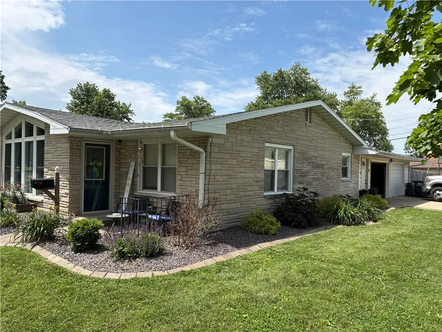 701 W Madison Avenue, Altamont, IL 62411 - #3