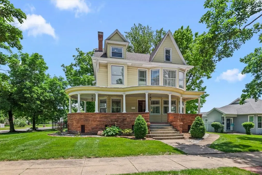 219 N Broadway Street, Shelbyville, IL 62565 - #1