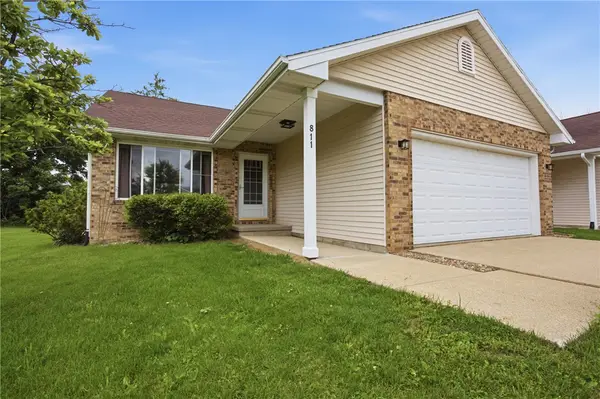 811 Westchester Place, Charleston, IL 61920