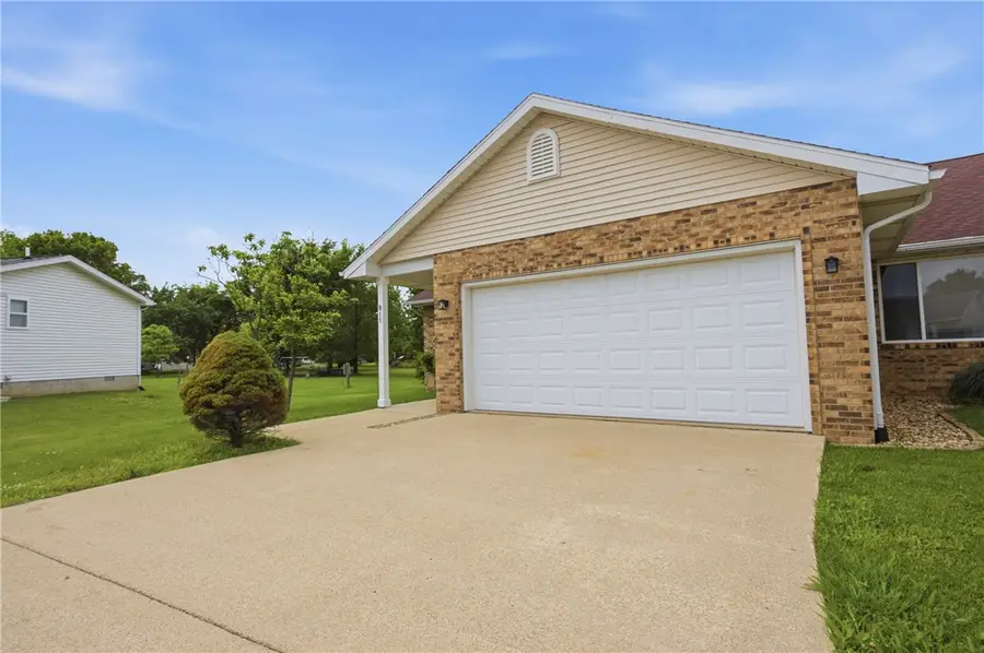 811 Westchester Place, Charleston, IL 61920 - #3