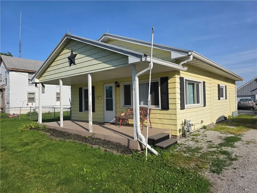 105 W South Street, Oakley, IL 62501 - #3