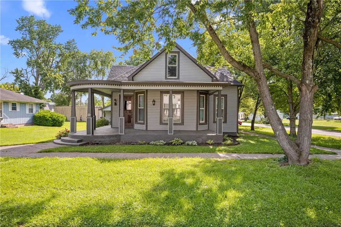 214 N 5th Street, Marshall, IL 62441 - #1