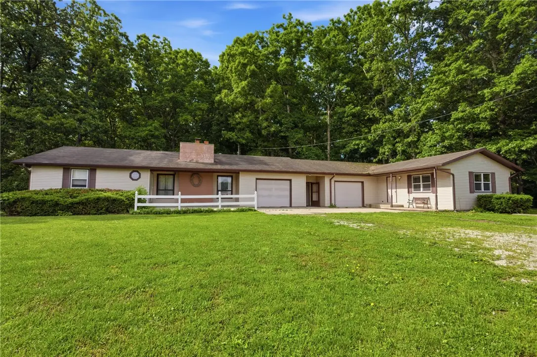 9069 E Us Highway 40, Effingham, IL 62401 - #1