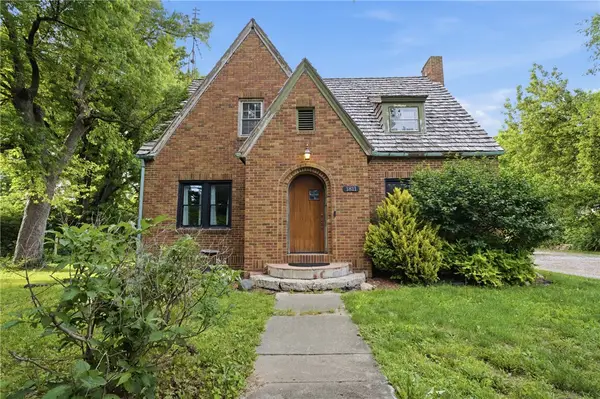 1811 Madison Avenue, Charleston, IL 61920