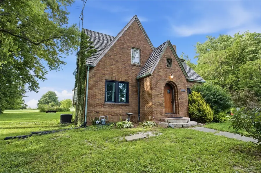 1811 Madison Avenue, Charleston, IL 61920 - #2