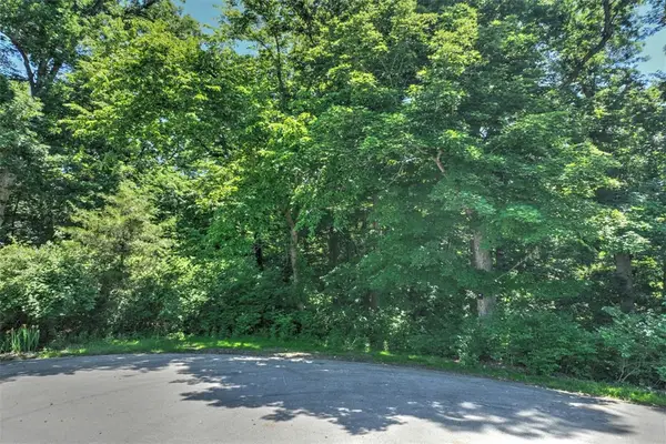 4150 South Lake Ct, Decatur, IL 62521