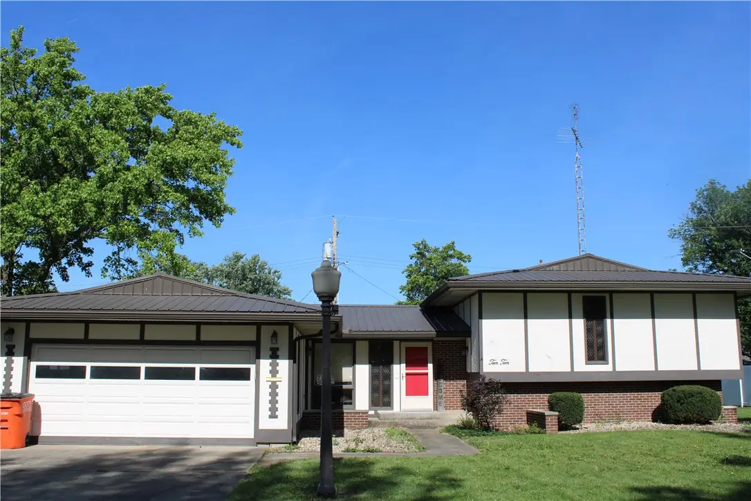 1010 E Northland Drive, Shelbyville, IL 62565 - #1