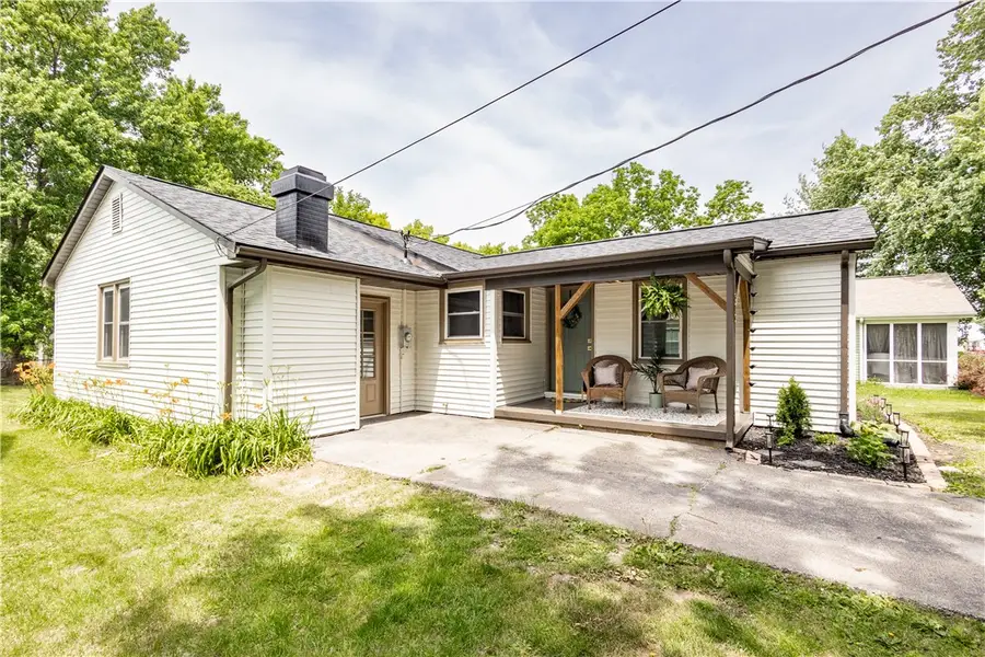 309 Saint John Street, Bethany, IL 61914 - #2