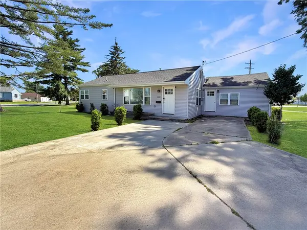1900 11th Street, Charleston, IL 61920