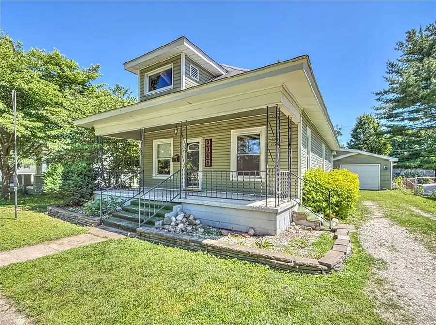 2709 Shelby Avenue, Mattoon, IL 61938 - #2