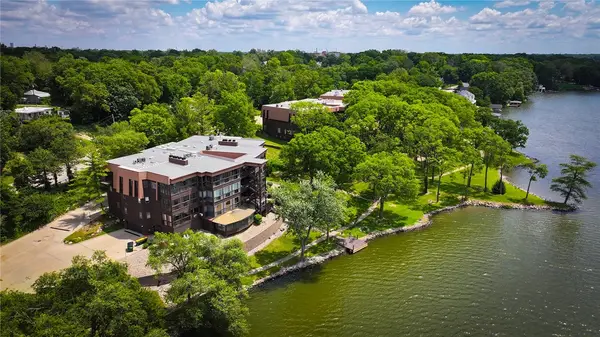 855 E Lake Shore Drive #3D, Decatur, IL 62521