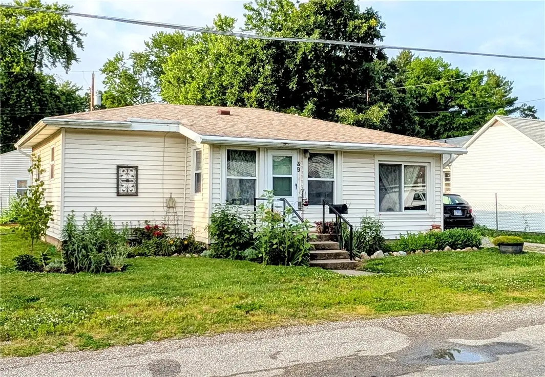 39 W Vine Avenue, Charleston, IL 61920 - #1
