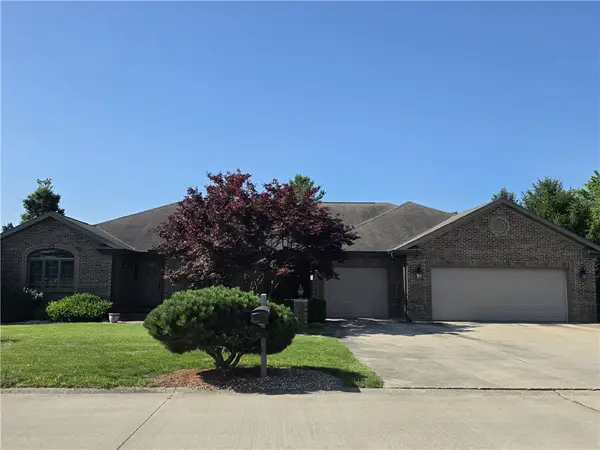 1 Chad Avenue, Sullivan, IL 61951