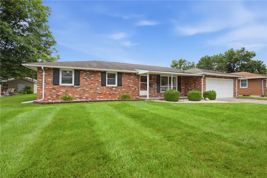 807 Cardinal Street, Effingham, IL 62401 - #2