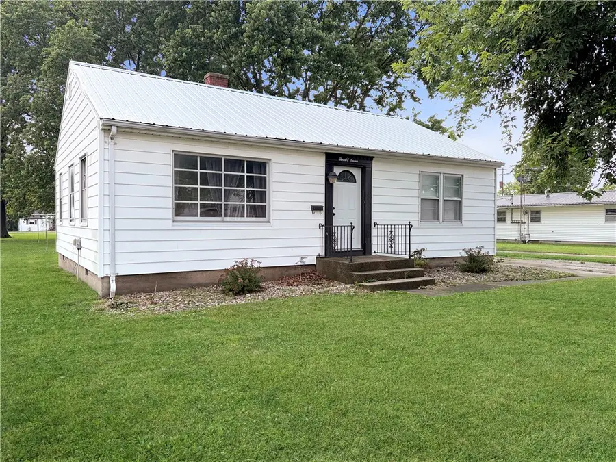 307 NW 2nd Street, Casey, IL 62420 - #2