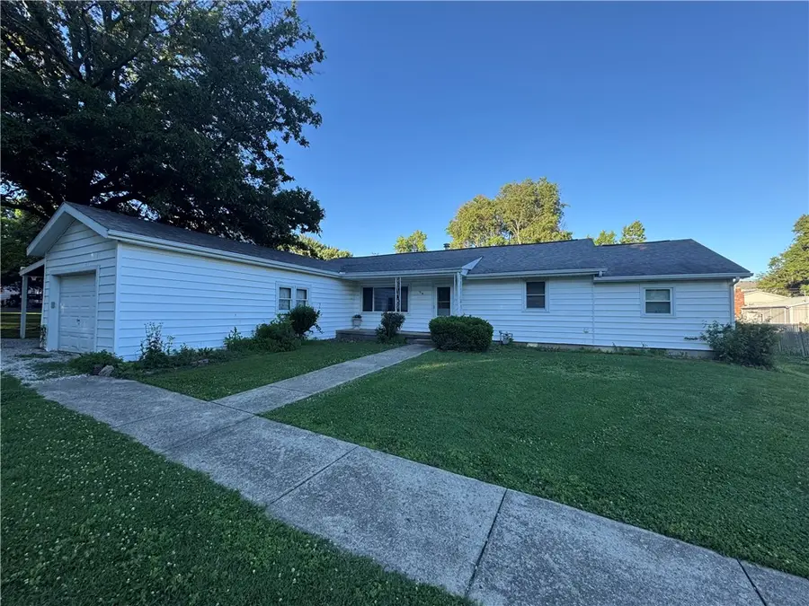 319 N New York Street, Chrisman, IL 61924 - #3