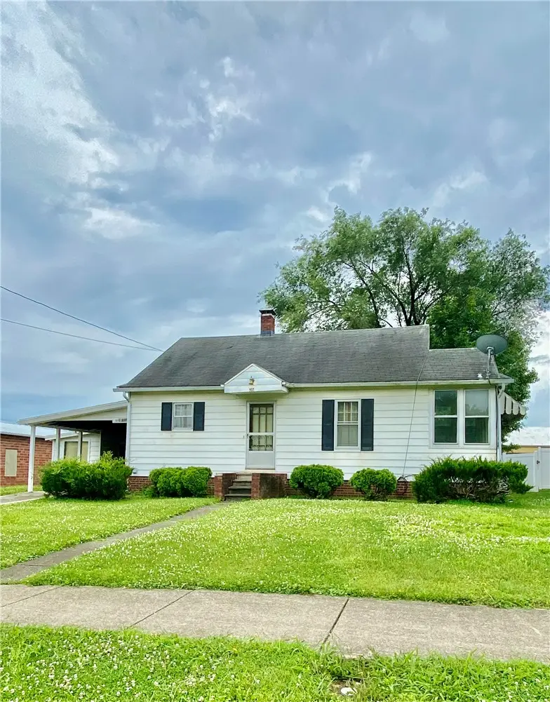 907 E Jefferson Avenue, Effingham, IL 62401 - #1