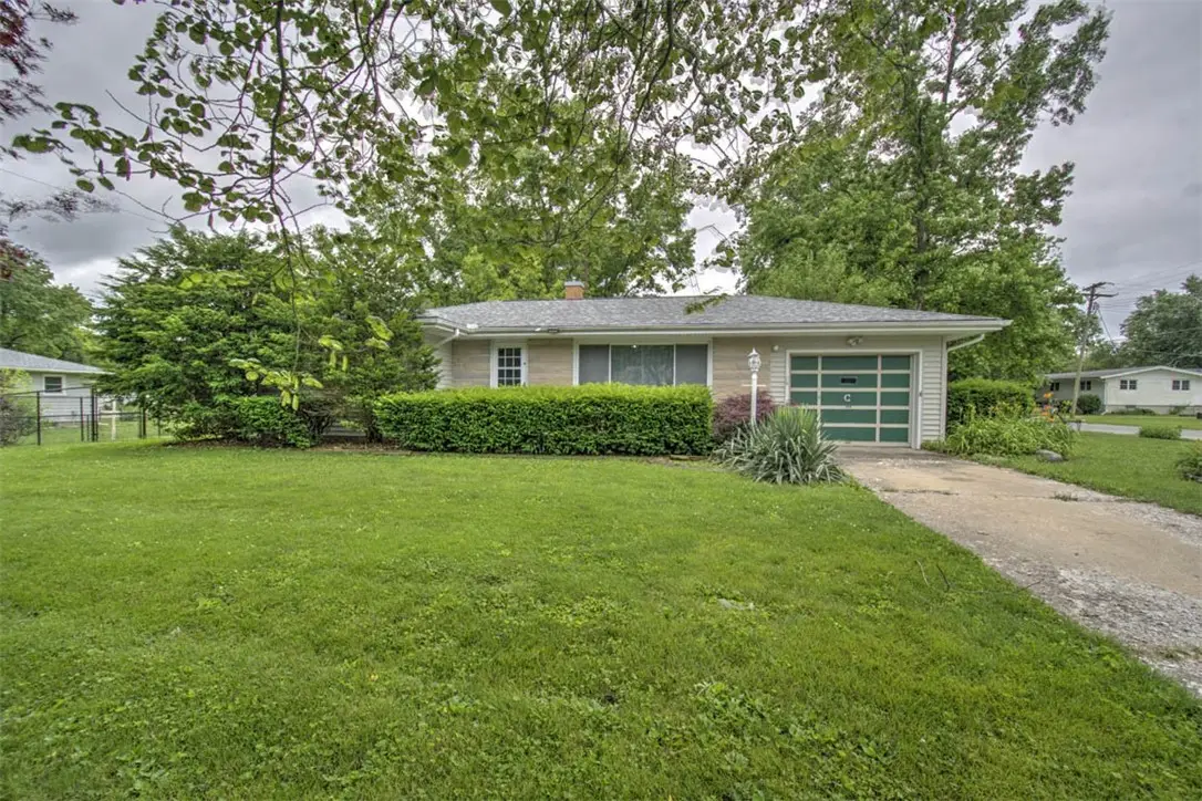 402 E Seiberling Street, Blue Mound, IL 62513 - #1