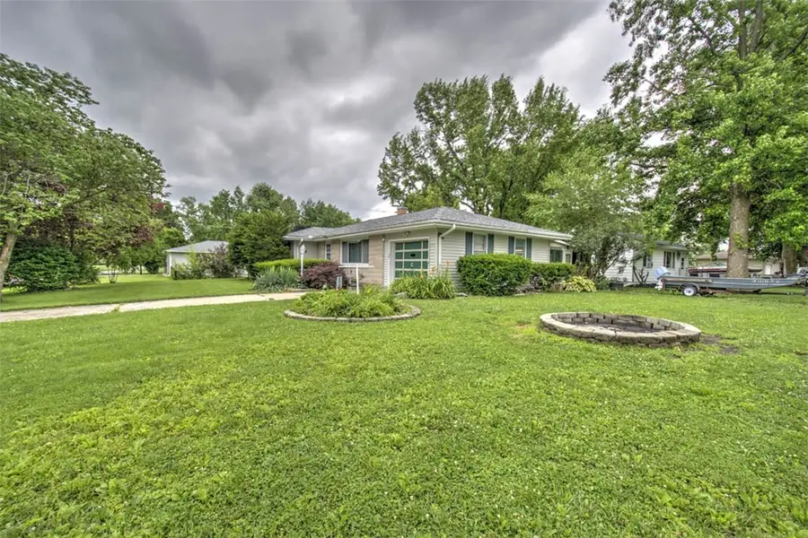 402 E Seiberling Street, Blue Mound, IL 62513 - #3