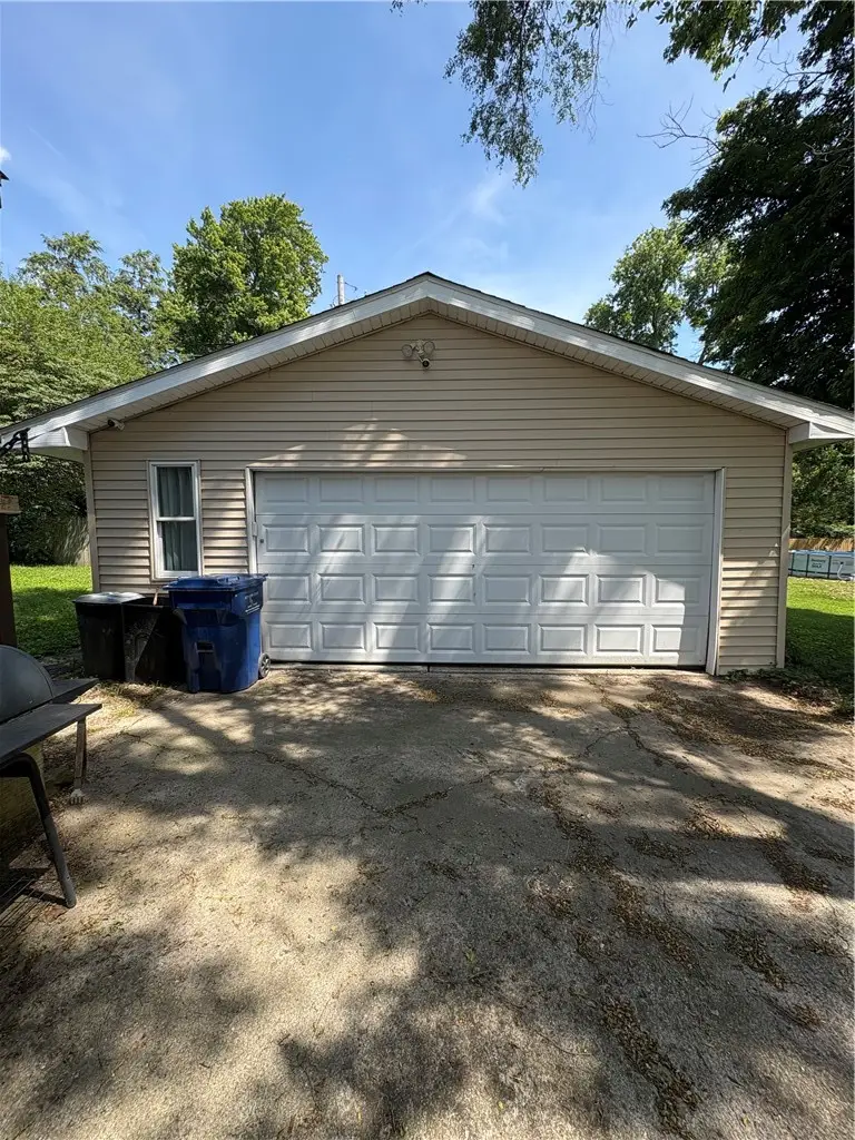 407 Clinton Avenue, Paris, IL 61944 - #2