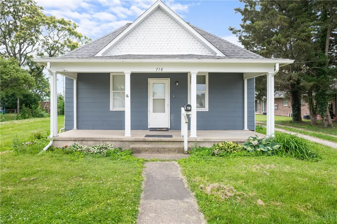 716 E Wood Street, Paris, IL 61944 - #1