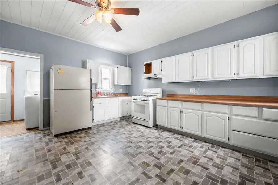 716 E Wood Street, Paris, IL 61944 - #3