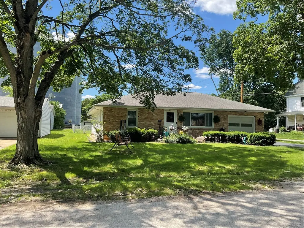 217 Madison Street, Moweaqua, IL 62550 - #1