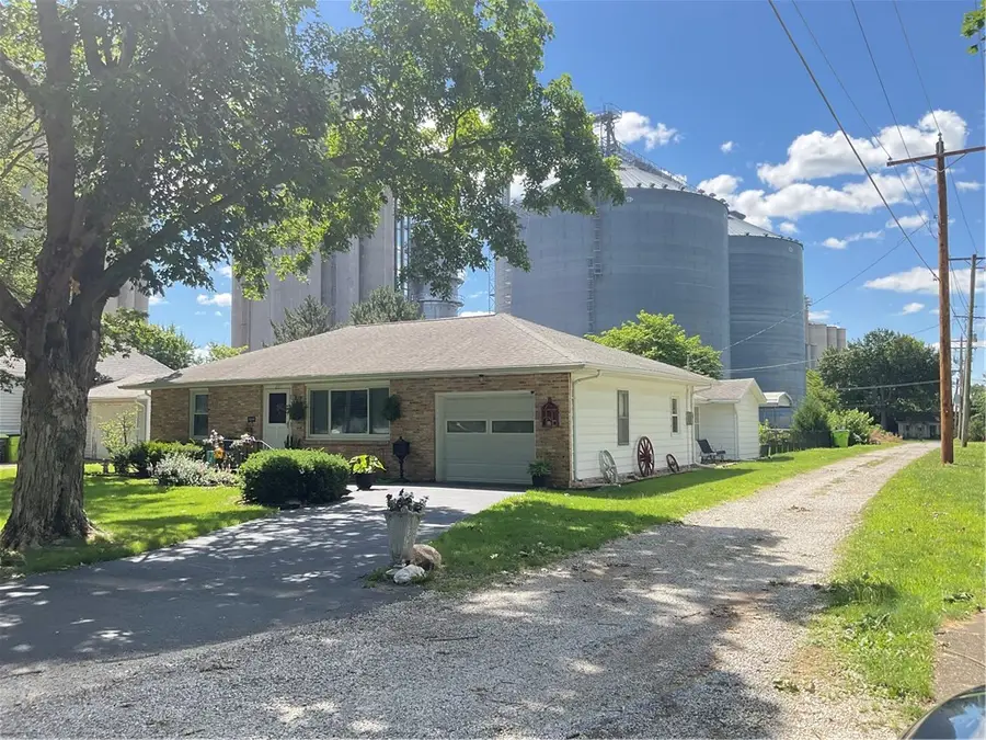217 Madison Street, Moweaqua, IL 62550 - #2