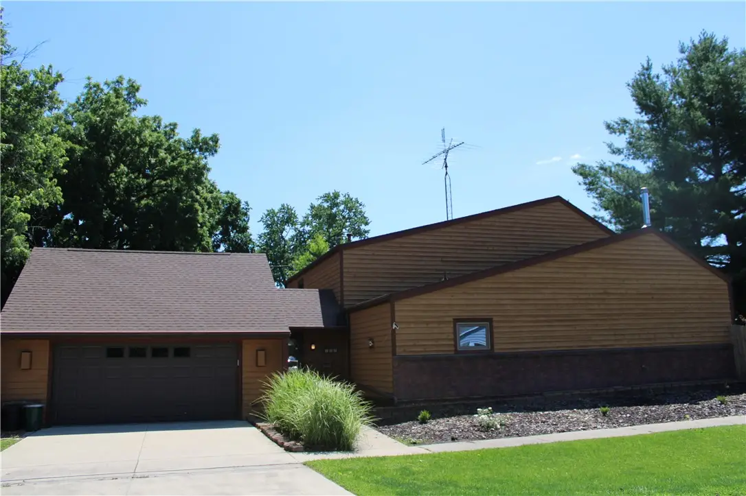 707 N Chestnut Street, Shelbyville, IL 62565 - #1