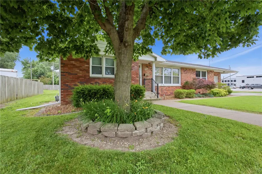 909 W Richland Avenue, Effingham, IL 62401 - #3