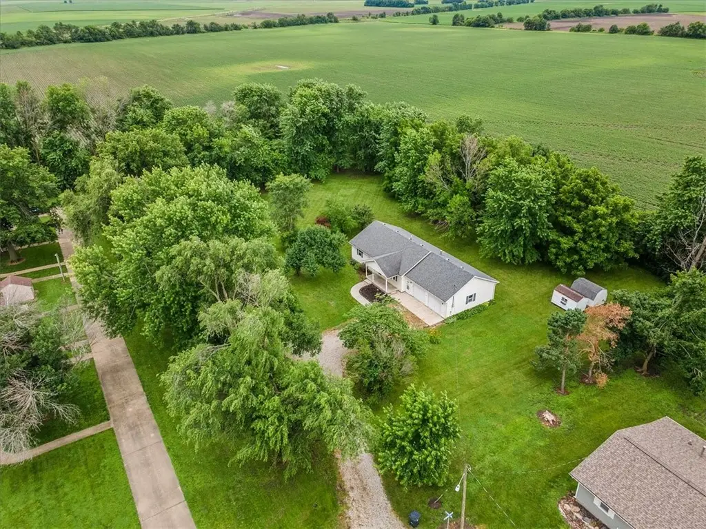 401 S Bates Street, Findlay, IL 62534 - #1