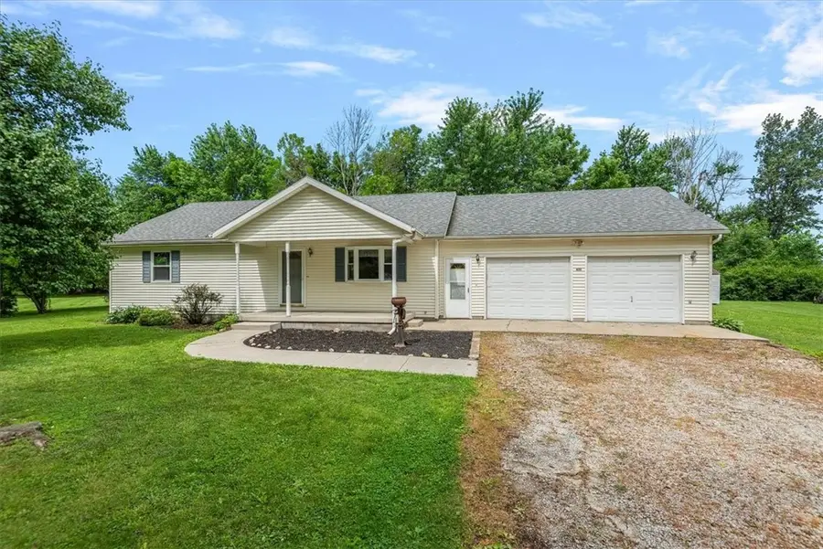 401 S Bates Street, Findlay, IL 62534 - #2