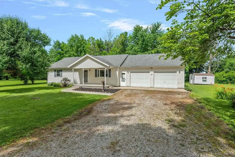 401 S Bates Street, Findlay, IL 62534 - #3
