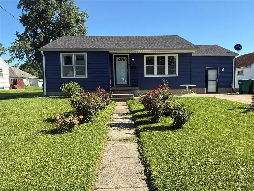 502 E Adams Avenue, Casey, IL 62420 - #1