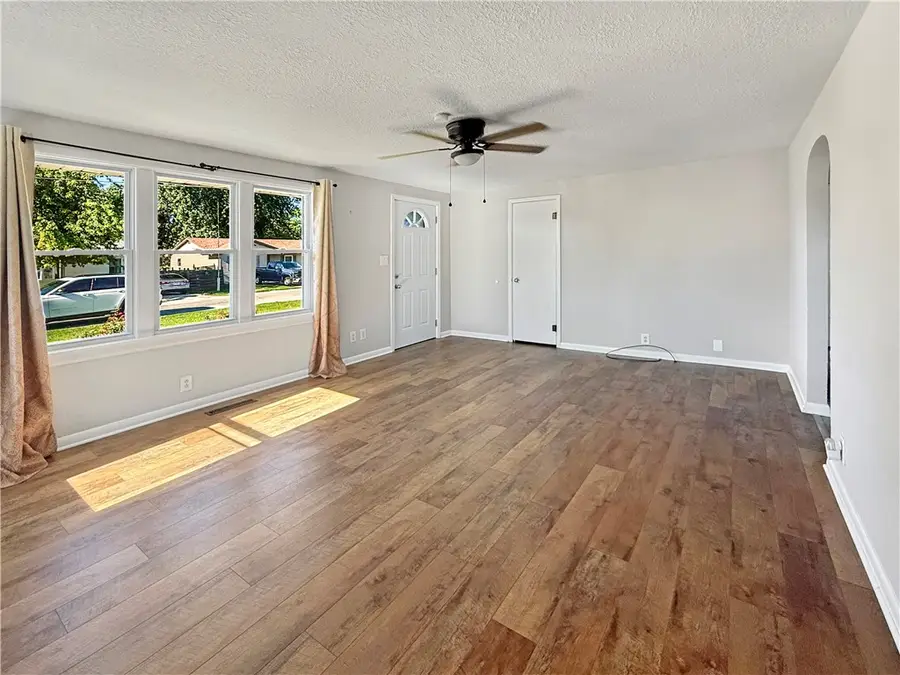 502 E Adams Avenue, Casey, IL 62420 - #3