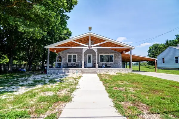 152 E Broadway Street, Argenta, IL 62501