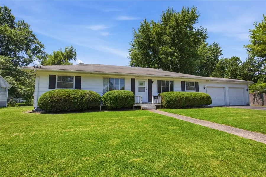 419 Kelly Avenue, Mattoon, IL 61938 - #3