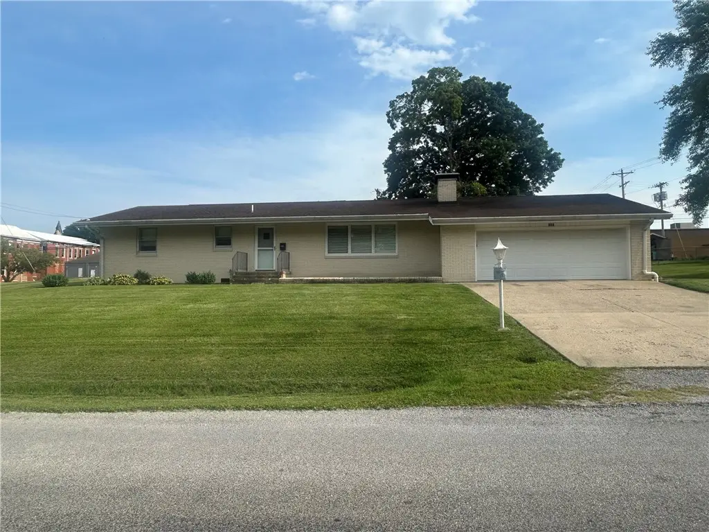200 W Morgan Street, Newton, IL 62448 - #1