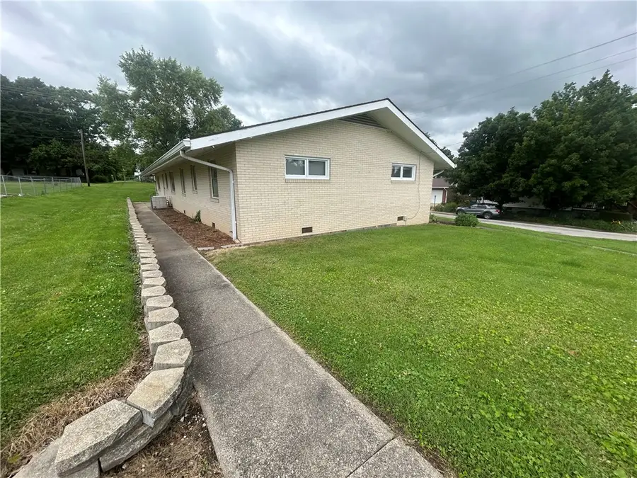 200 W Morgan Street, Newton, IL 62448 - #3